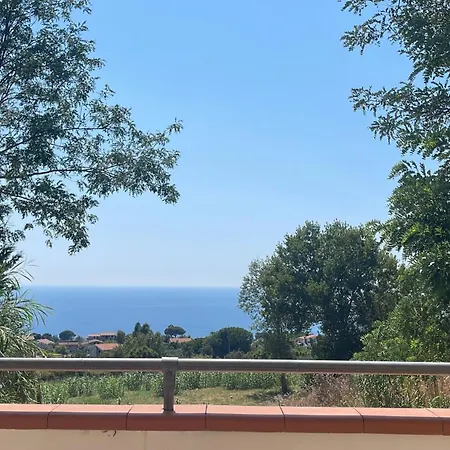 Le Con Piscina Idromassaggio, Capo Vaticano