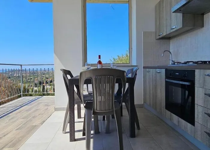 Le Con Piscina Idromassaggio, Capo Vaticano 公寓