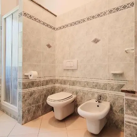 Le Con Piscina Idromassaggio, Capo Vaticano 리카디