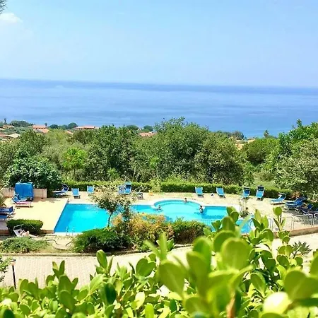 Le Con Piscina Idromassaggio, Capo Vaticano Apartment Ricadi