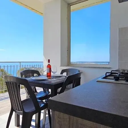 Apartment Le Con Piscina Idromassaggio, Capo Vaticano Ricadi