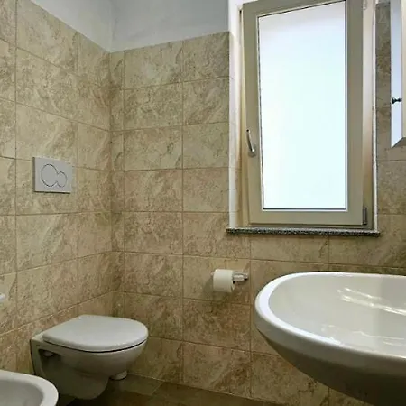 Le Con Piscina Idromassaggio, Capo Vaticano *