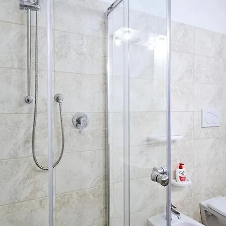 Le Con Piscina Idromassaggio, Capo Vaticano