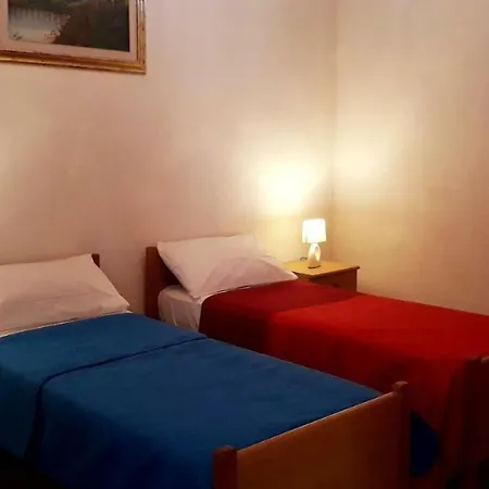 Le Con Piscina Idromassaggio, Capo Vaticano *