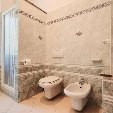 Le Con Piscina Idromassaggio, Capo Vaticano *