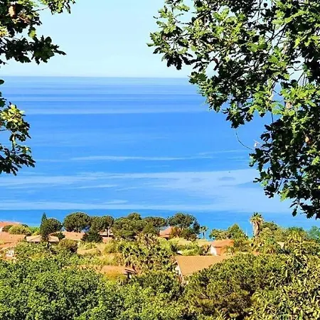 Le Con Piscina Idromassaggio, Capo Vaticano