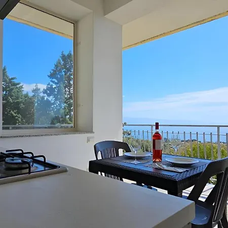 Le Con Piscina Idromassaggio, Capo Vaticano Ricadi