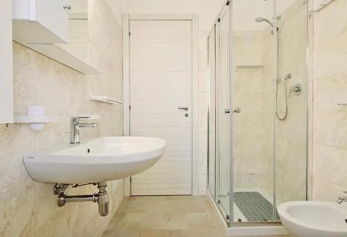 Le Con Piscina Idromassaggio, Capo Vaticano