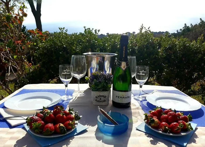 Le Con Piscina Idromassaggio, Capo Vaticano