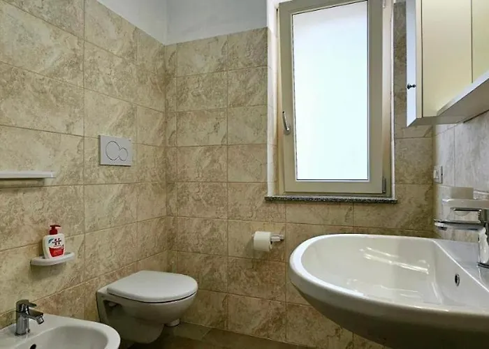 Le Con Piscina Idromassaggio, Capo Vaticano *