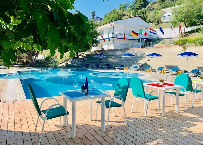 Le Con Piscina Idromassaggio, Capo Vaticano Ricadi