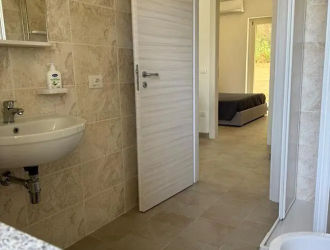 Le Con Piscina Idromassaggio, Capo Vaticano *