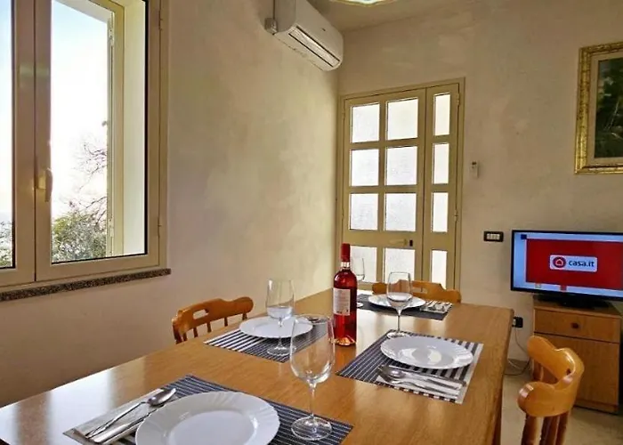 Le Con Piscina Idromassaggio, Capo Vaticano *