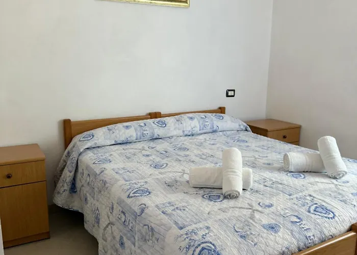 Le Con Piscina Idromassaggio, Capo Vaticano *