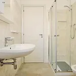 Le Con Piscina Idromassaggio, Capo Vaticano