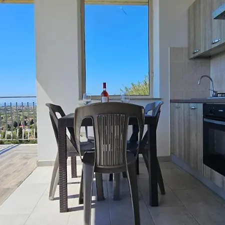 Le Con Piscina Idromassaggio, Capo Vaticano Apartman