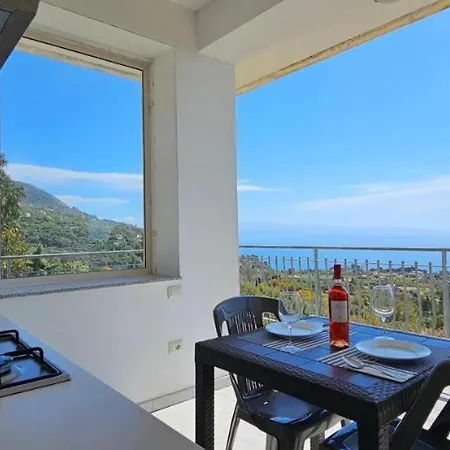 Le Con Piscina Idromassaggio, Capo Vaticano