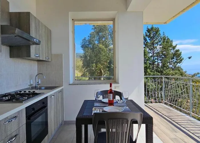 Le Con Piscina Idromassaggio, Capo Vaticano Ricadi